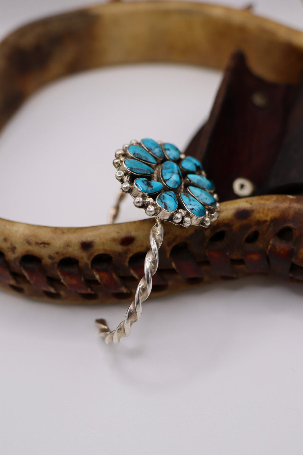 Twisted Cluster Cuff