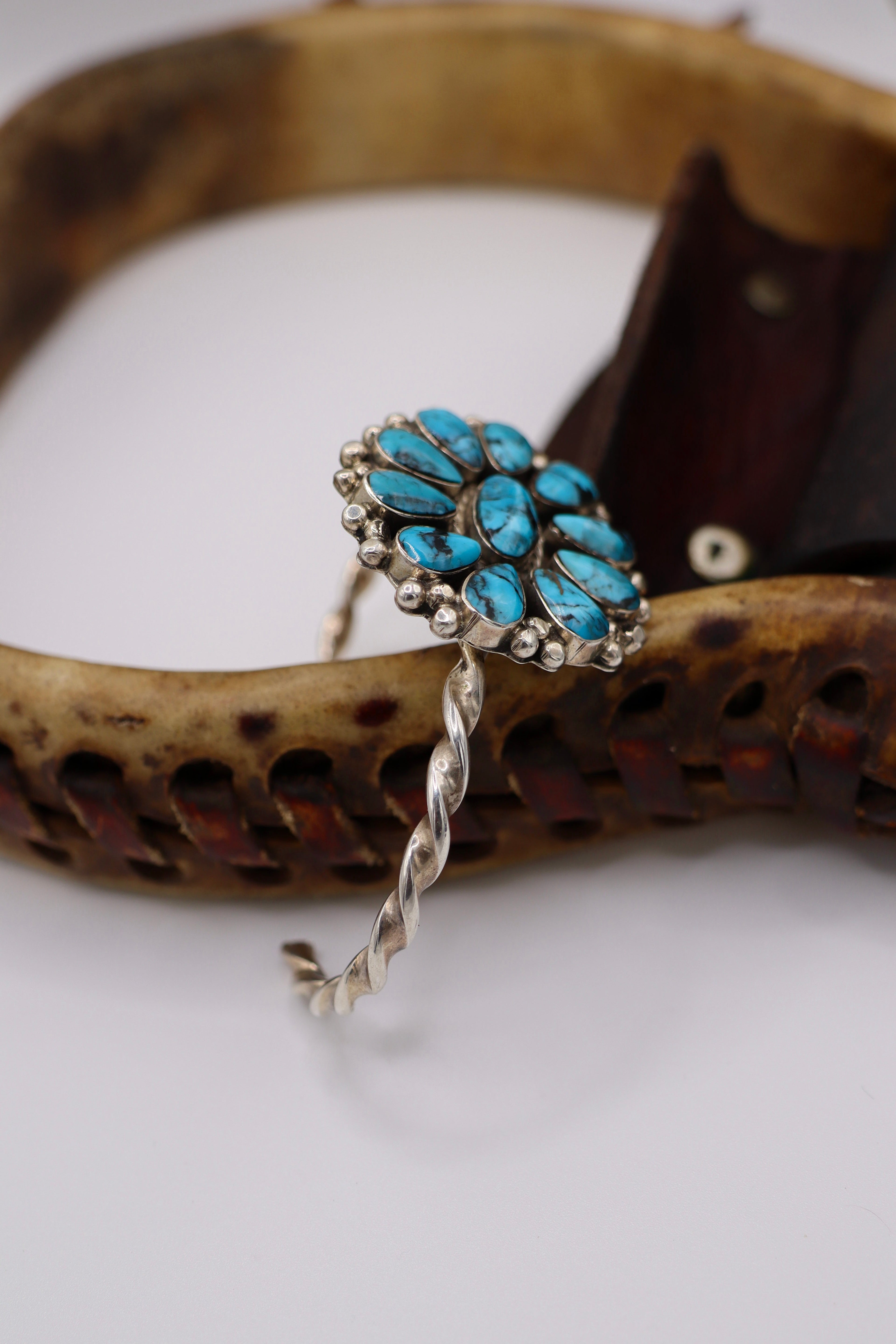 Twisted Cluster Cuff